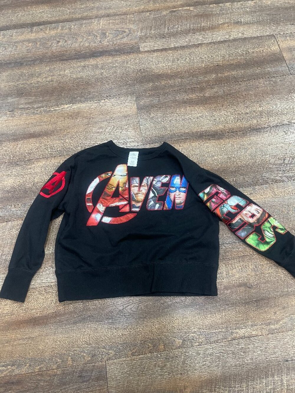 Disney Marvel Avengers Graphic Crewneck Sweatshirt Size Small